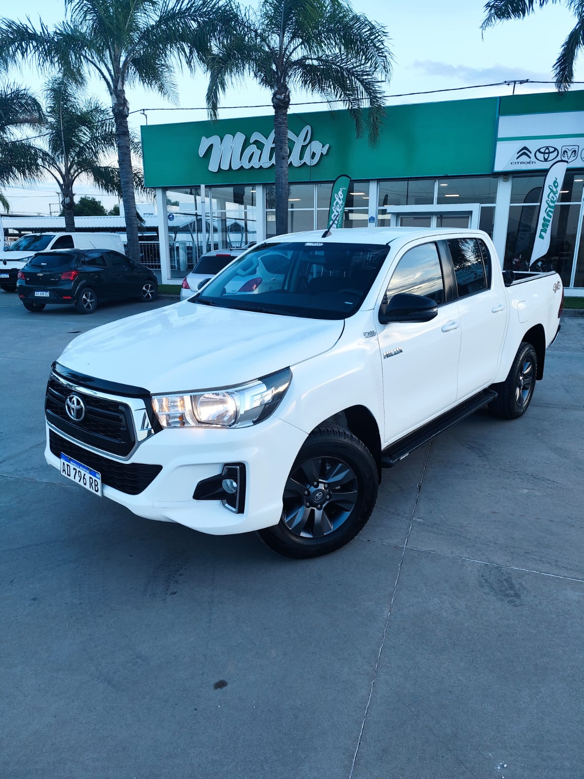 Toyota - HILUX  - SR 4X4 MANUAL  - 2019